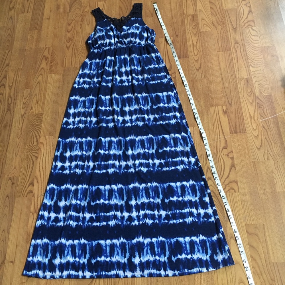 Maxi boho dress in tie dye pattern with crochet upper back.